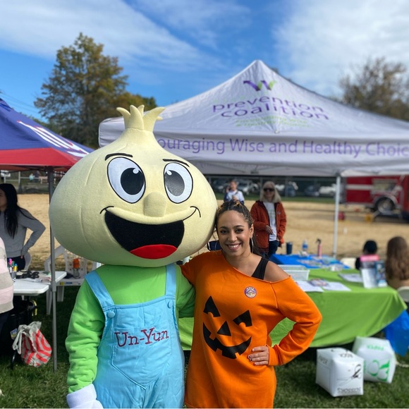 Off the shoulder pumpkin sweatshirt - Picture 3 of 3